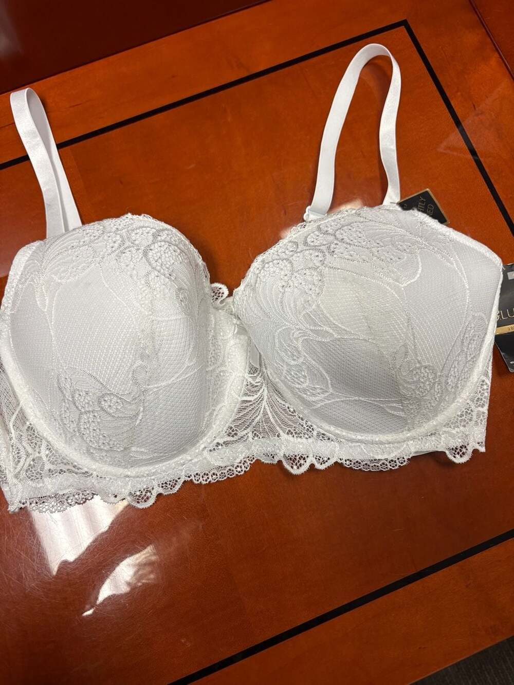 B. Luxe Lightly Lined Bra Size 40D White Lace Underwire